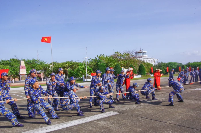 Lữ đoàn 146: Nhiều hoạt động đầu năm mới tại đất liền và Trường Sa