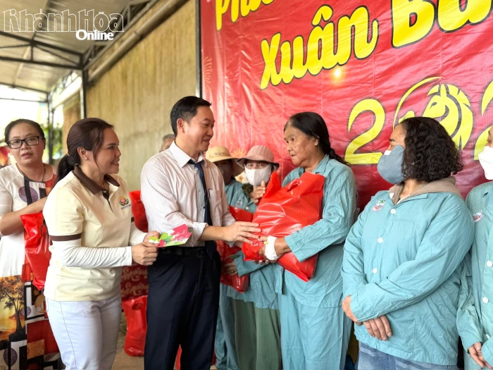 Bệnh viện Bệnh nhiệt đới Khánh Hòa tổ chức Phiên chợ Tết 0 đồng xuân Bính Ngọ 2026