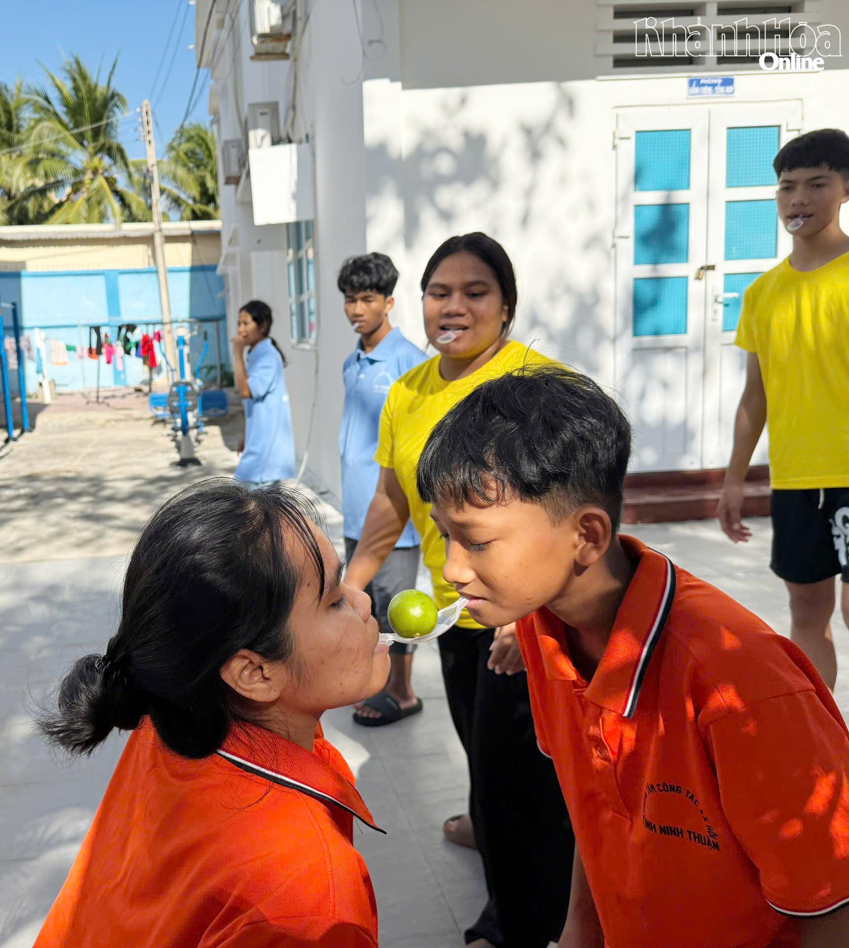 Và trò chơi chuyền chanh.