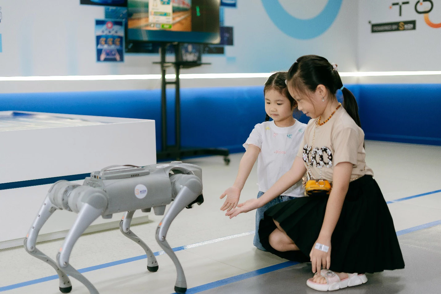 STEM TOWN - Trung tâm trải nghiệm khoa học công nghệ - chính thức khai xuân từ mùng 4 đón các em nhỏ và phụ huynh với nụ cười háo hức, mở ra một năm sáng tạo và truyền cảm hứng.