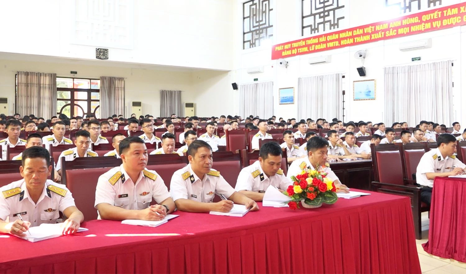 Quang cảnh hội nghị.