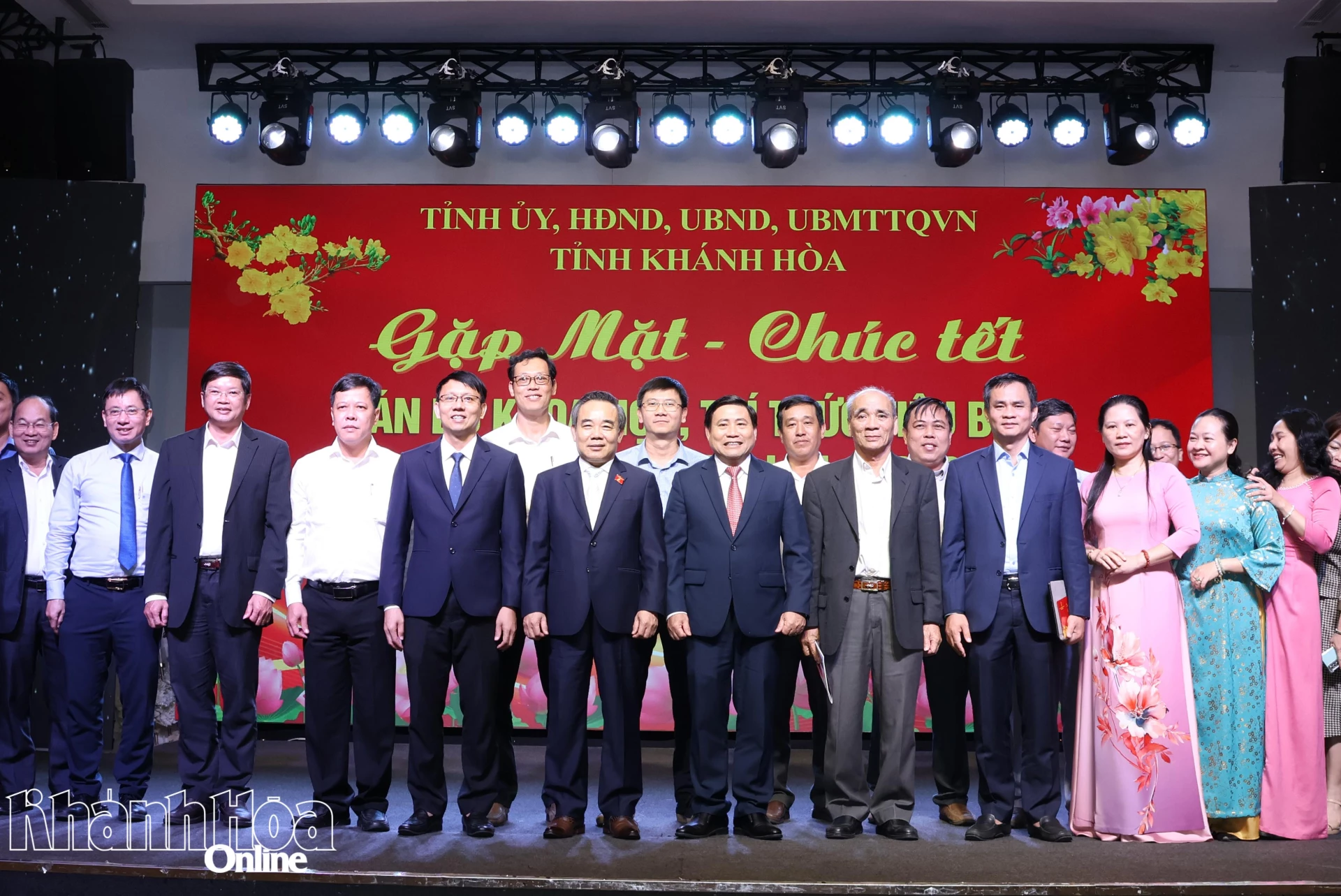 Gặp mặt, chúc Tết cán bộ khoa học, trí thức tiêu biểu nhân dịp xuân Bính Ngọ 2026 - Báo Khánh Hòa