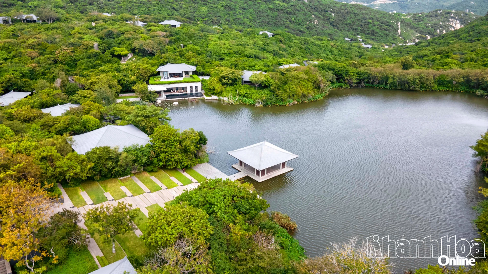 Với thiết kế tinh tế, view biển tuyệt đẹp, spa đẳng cấp, và dịch vụ cá nhân hóa vượt trội, đây là điểm đến lý tưởng cho giới thượng lưu.