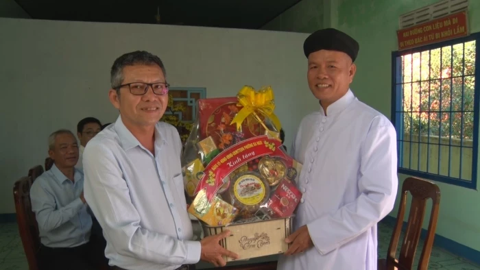 Phường Ba Ngòi thăm, chúc mừng các cơ sở Cao Đài nhân dịp Đại lễ Đức Chí Tôn