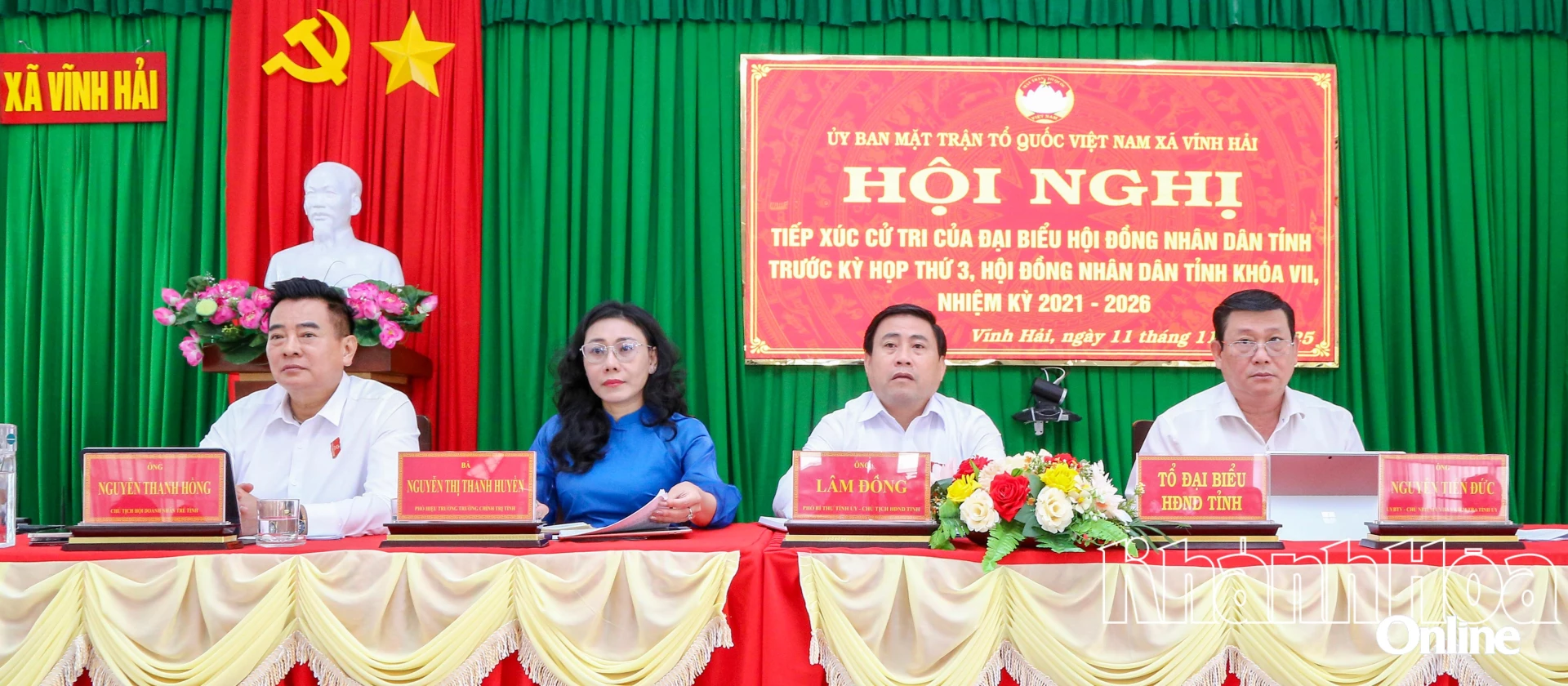 Đồng chí Lâm Đông cùng các đại biểu HĐND tỉnh tiếp xúc cử tri xã Vĩnh Hải.