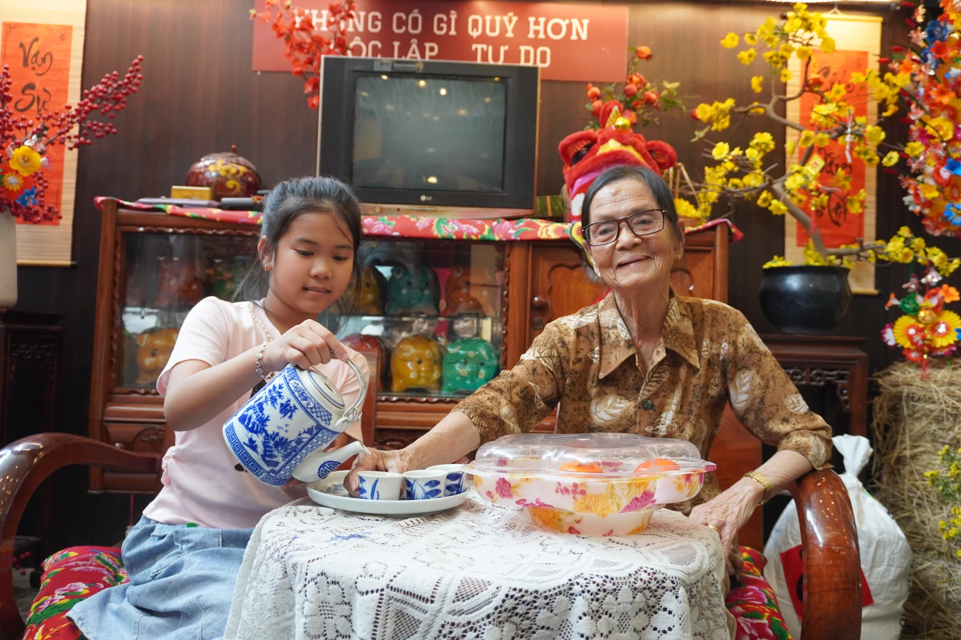 Không gian Tết xưa dần trở thành lựa chọn của nhiều thế hệ muốn lưu giữ lại những khoảnh khắc. 