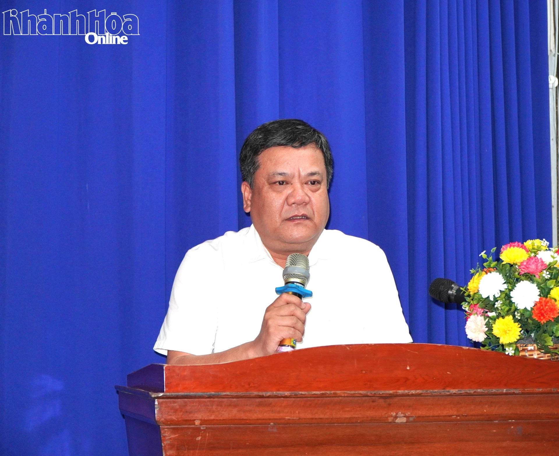 Chủ tịch UBND tỉnh Trần Phong phát biểu ý kiến.