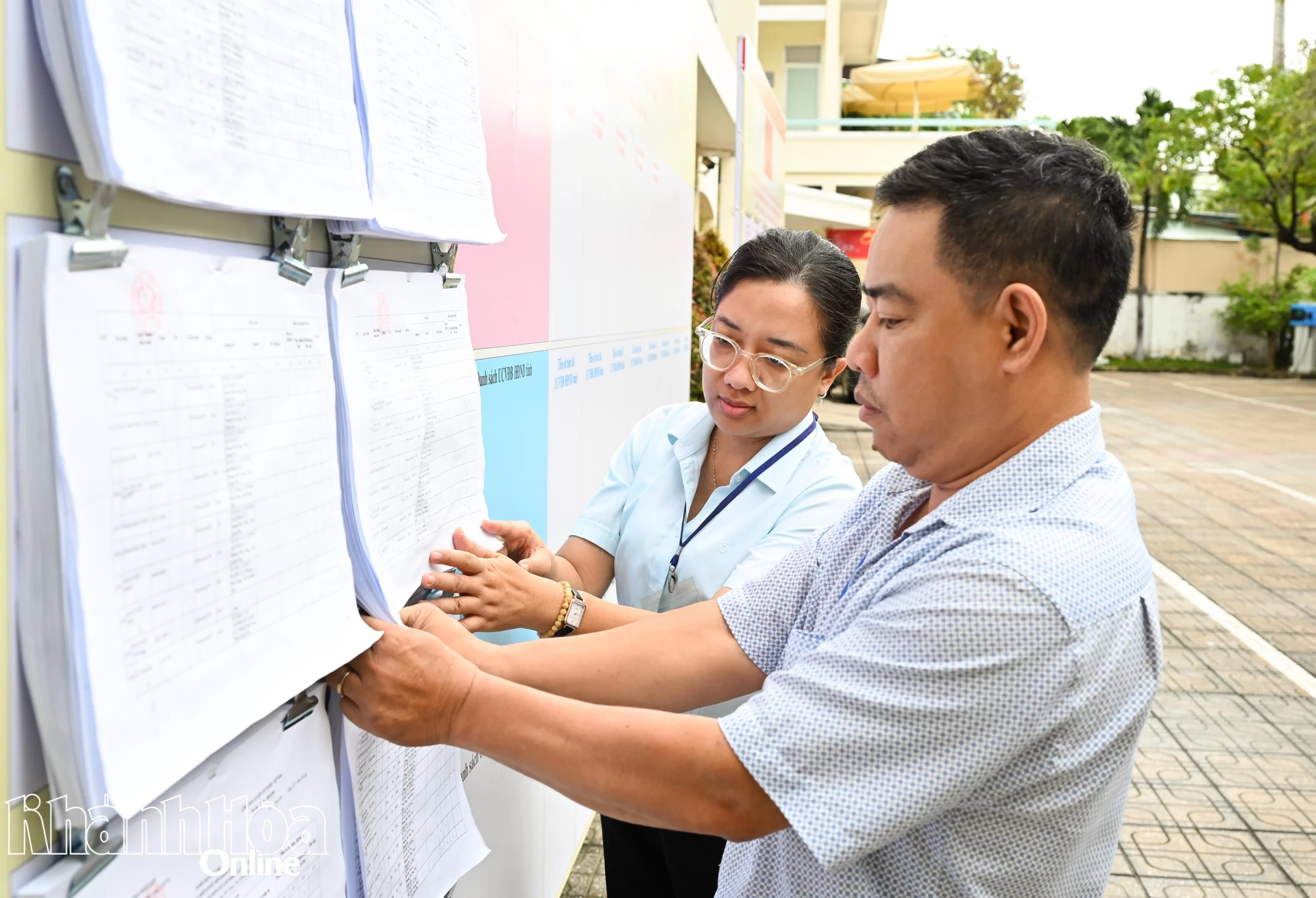 Phường Nha Trang đã hoàn thành niêm yết toàn bộ danh sách cử tri của phường tại trụ sở HĐND và UBND phường.