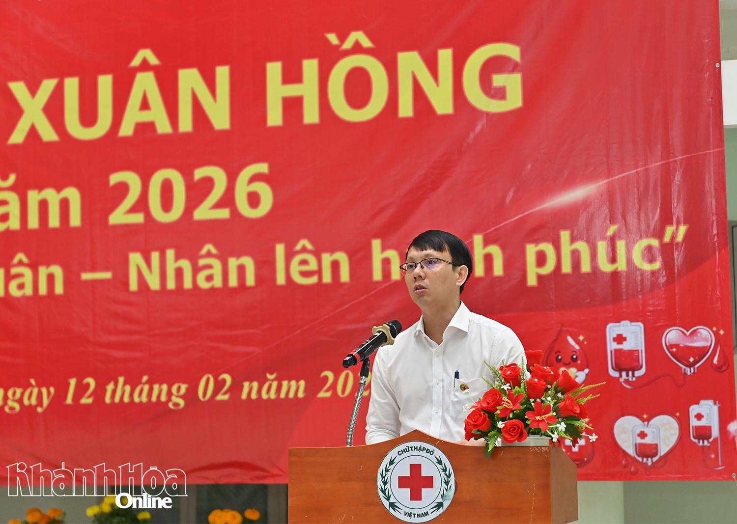 Đồng chí Nguyễn Thanh Hà-Phó Chủ tịch UBND tỉnh, Trưởng Ban Chỉ đạo vận động Hiến máu tình nguyện tỉnh phát biểu tại lễ hội.