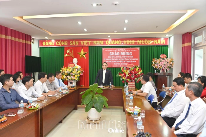 Lãnh đạo Đoàn Đại biểu Quốc hội tỉnh Khánh Hòa thăm các đơn vị y tế nhân Ngày Thầy thuốc Việt Nam