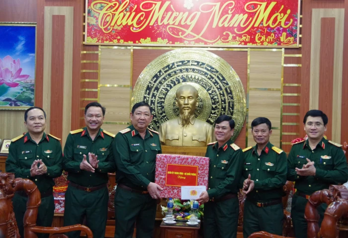 Sư đoàn Bộ binh 5, Quân đội Nhân dân Lào thăm, chúc Tết Bộ Chỉ huy Quân sự tỉnh Khánh Hòa