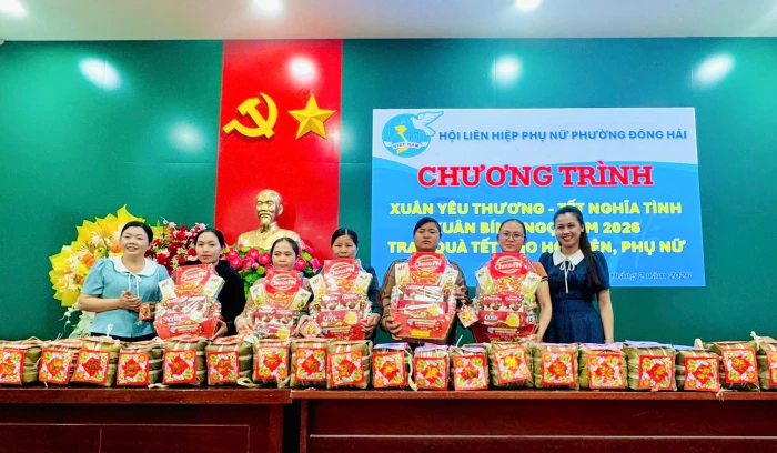 Hội Liên hiệp Phụ nữ phường Đông Hải tặng 110 suất quà Tết cho cán bộ, hội viên phụ nữ