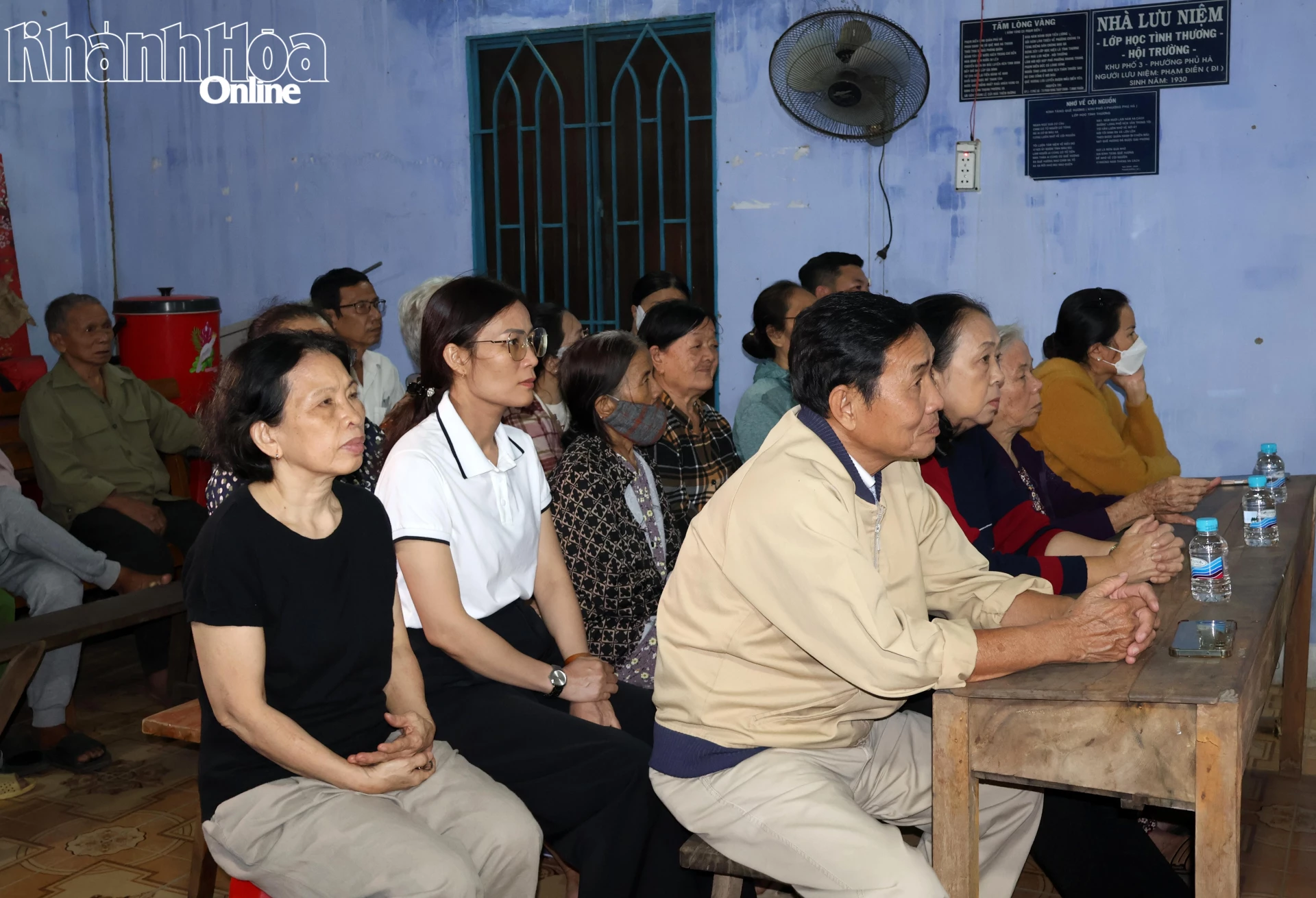 Các cử tri tham dự hội nghị.