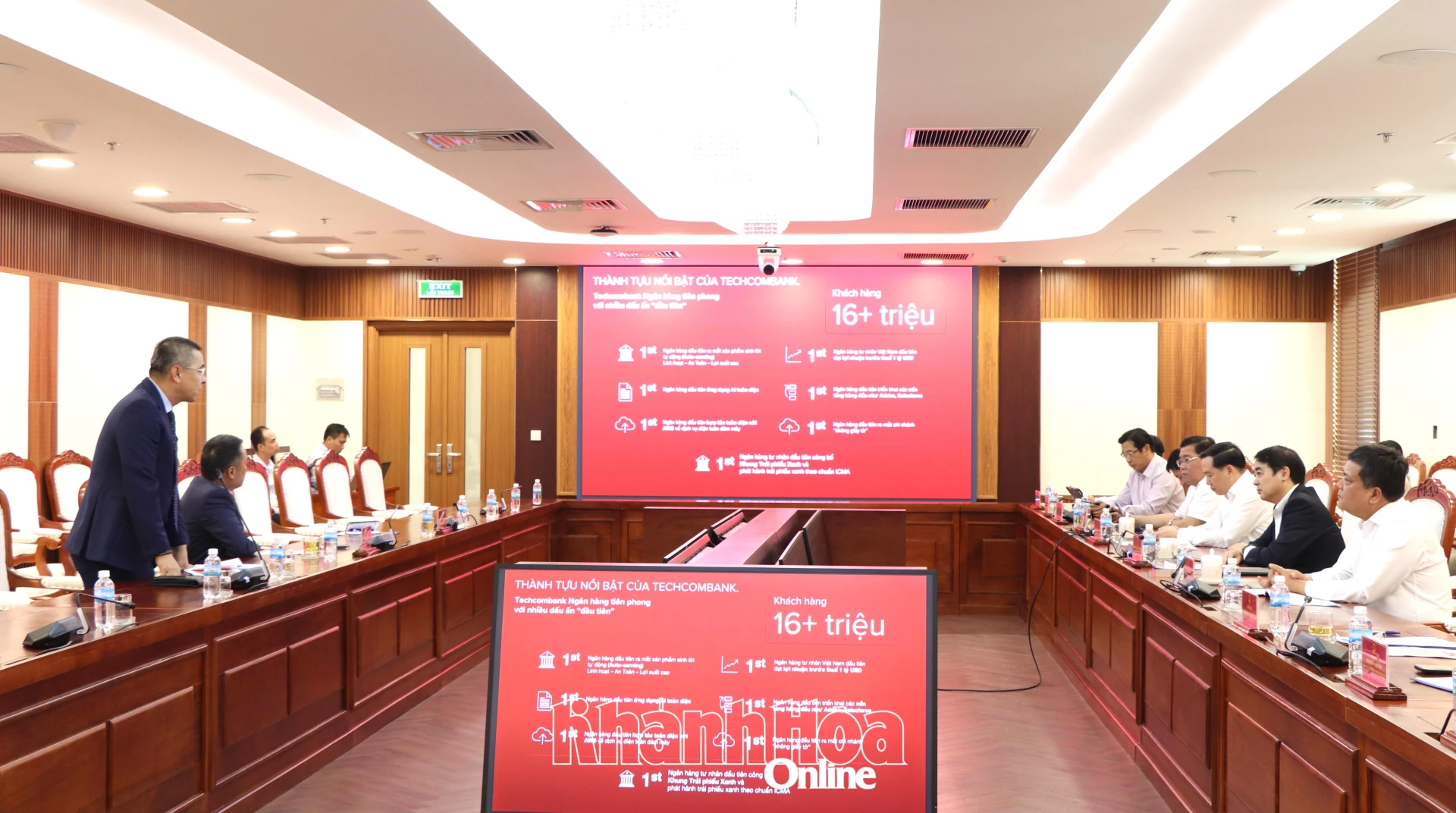 Đại diện ngân hàng Techcombank giới thiệu về hành trình phát triển, những thành tựu nổi bật của đơn vị trong thời gian qua.