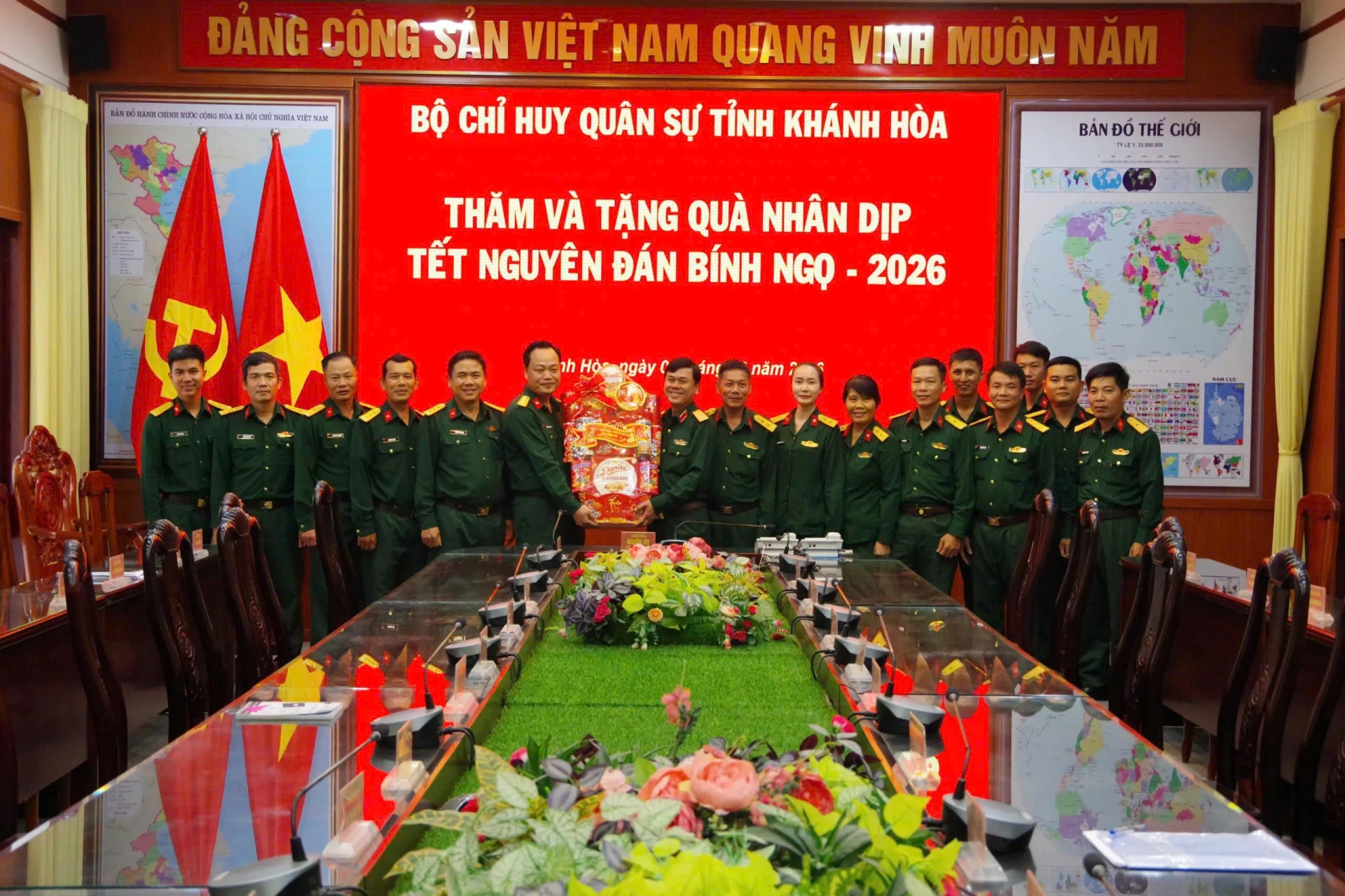  Thiếu tướng Nguyễn Túy, Ủy viên Ban Thường vụ Tỉnh ủy, Chỉ huy trưởng Bộ CHQS tỉnh Khánh Hòa thăm, chúc Tết cán bộ, chiến sĩ Ban Chỉ huy PTKV 4 – Đô Vinh