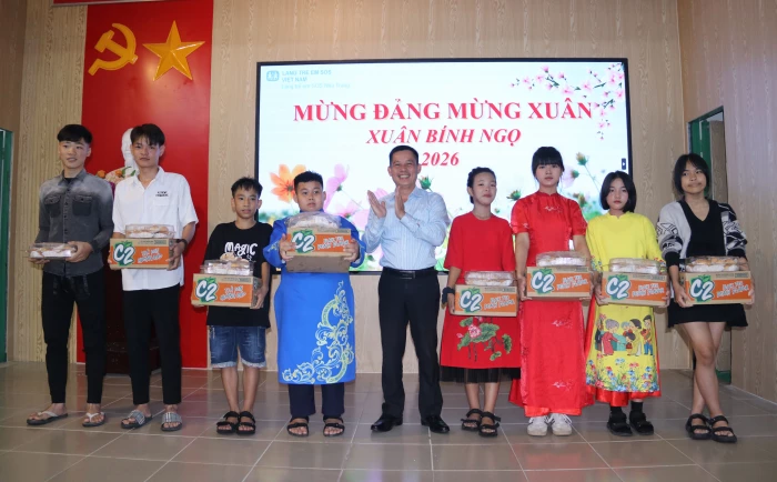 Làng Trẻ em SOS Nha Trang tổ chức chương trình mừng Đảng, mừng xuân