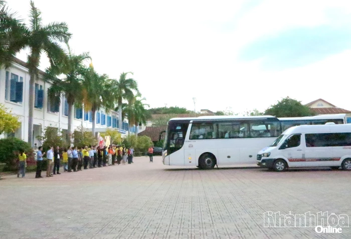 Trường Đại học Nha Trang tổ chức 7 chuyến xe đưa sinh viên về quê đón Tết