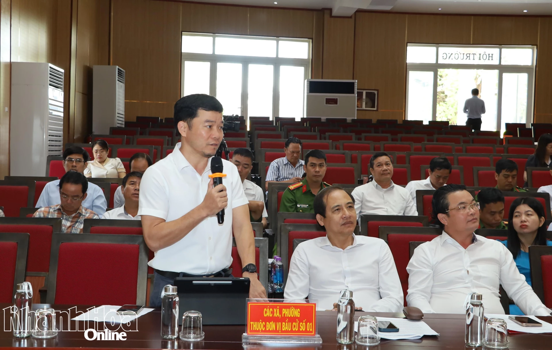 Lãnh đạo phường Bắc Ninh Hòa báo cáo công tác chuẩn bị bầu cử.