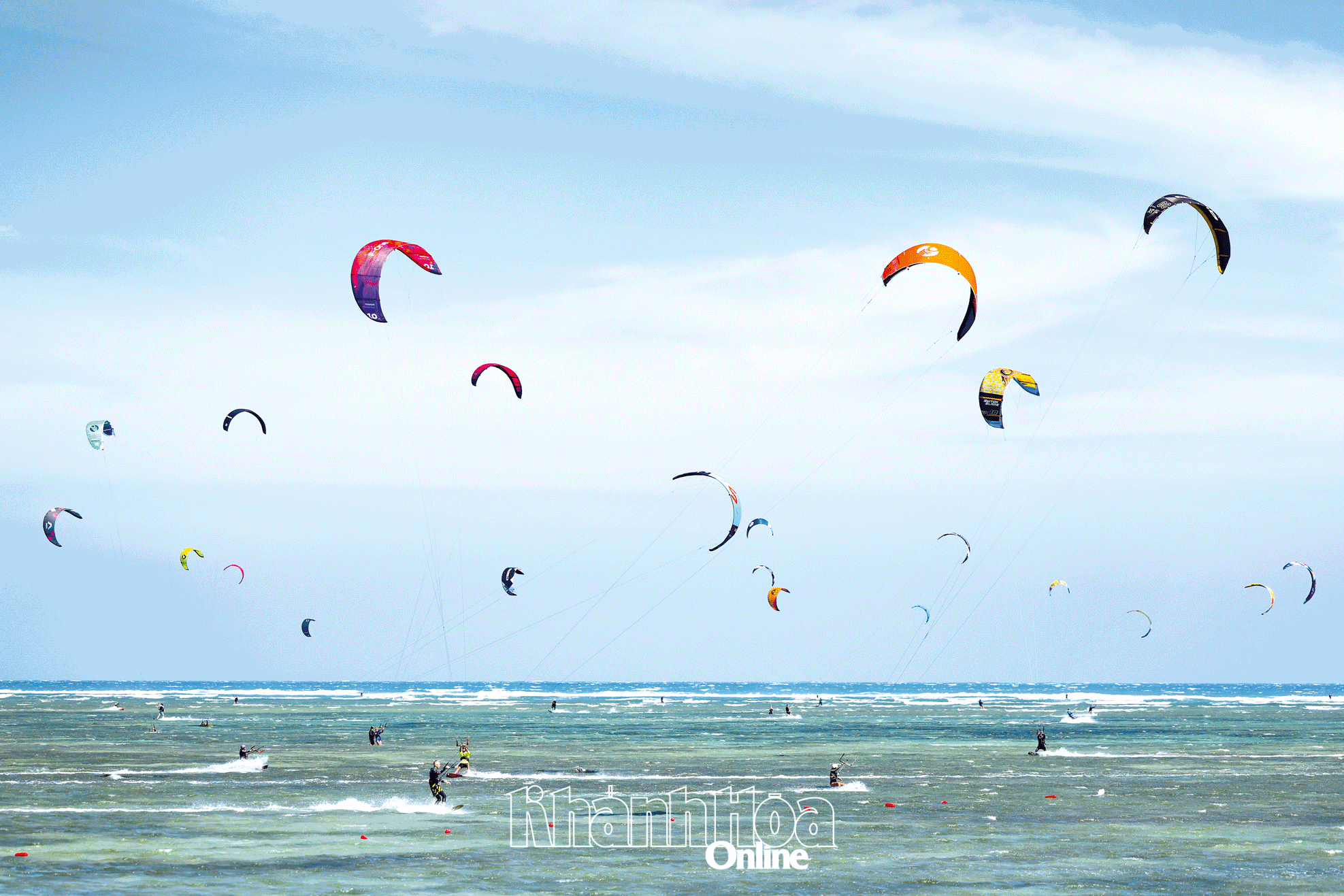 Biển Mỹ Hòa - địa điểm yêu thích của những người đam mê môn thể thao lướt ván diều trong nước và quốc tế.