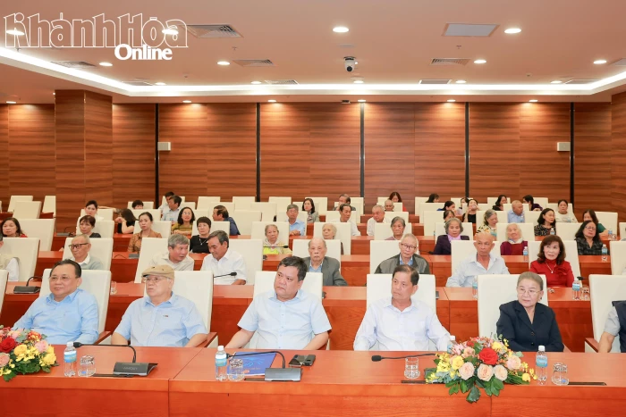 Gặp mặt các đồng chí nguyên lãnh đạo tỉnh, nguyên cán bộ, công chức, viên chức Văn phòng UBND tỉnh Khánh Hòa