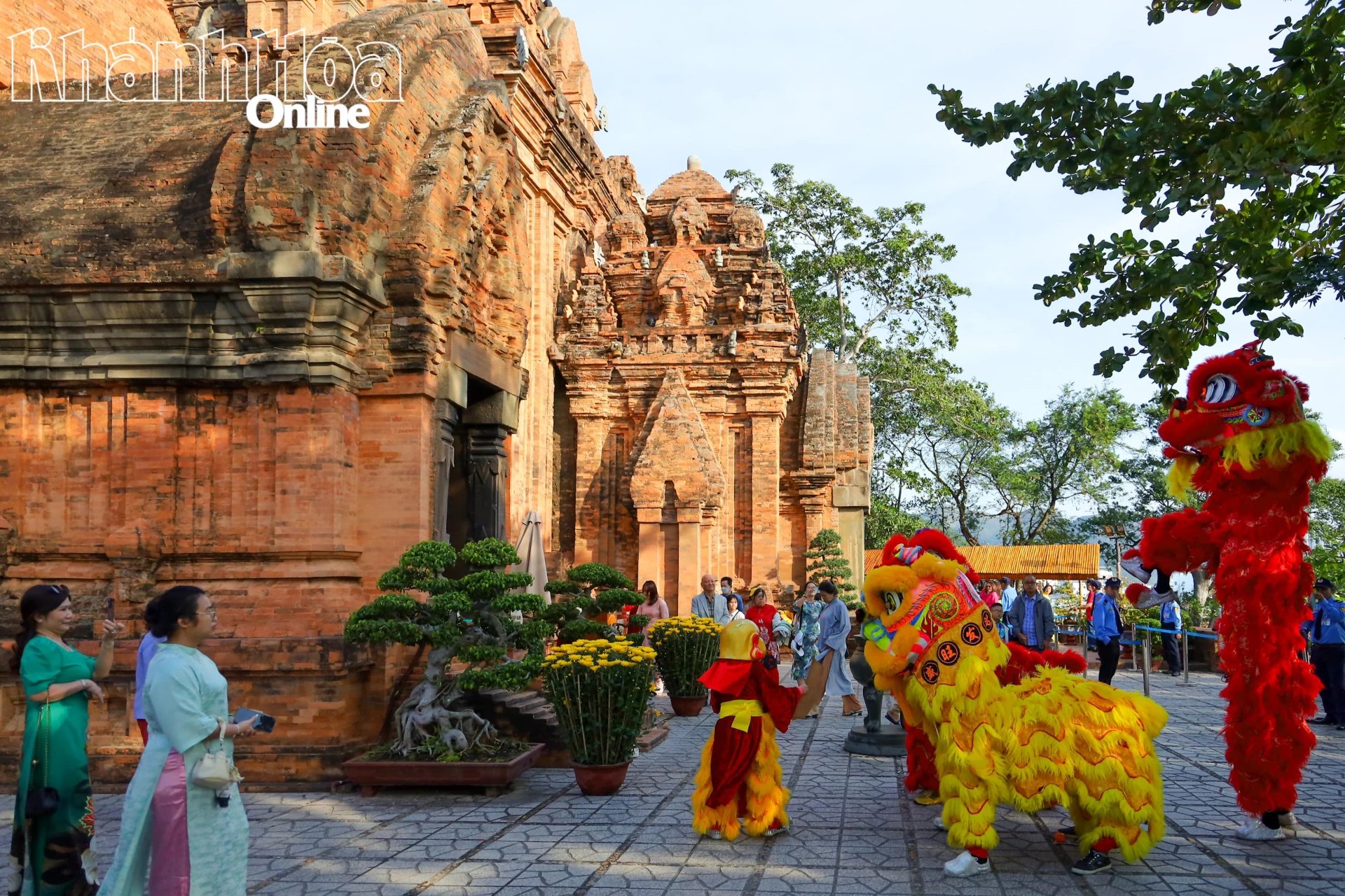 Di tích quốc gia đặc biệt Tháp Bà Pô Nagar - điểm đến được nhiều người lựa chọn vào dịp Tết.