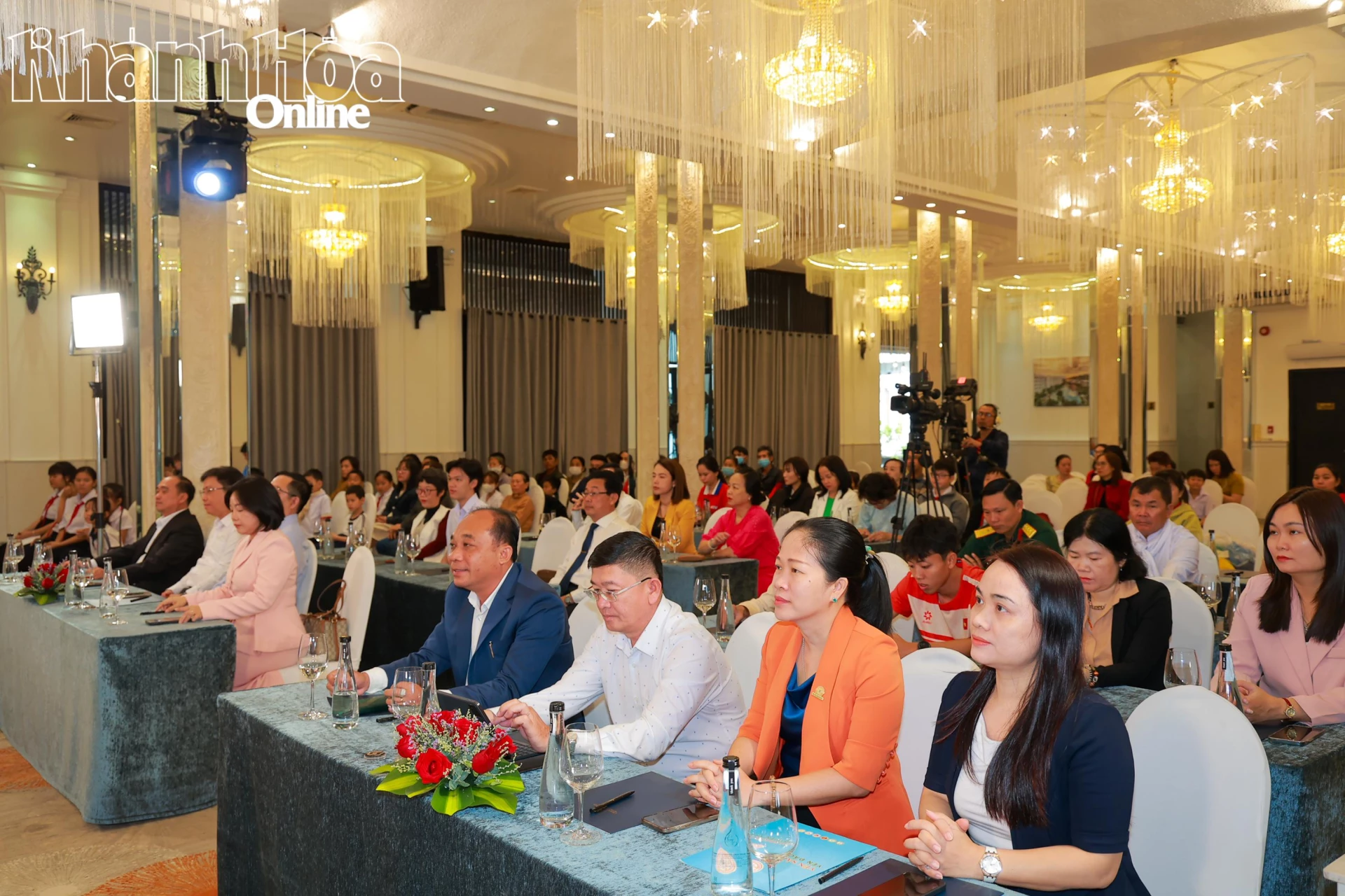 Lãnh đạo Công ty TNHH Nhà nước Một thành viên Yến sào Khánh Hòa tham dự chương trình.