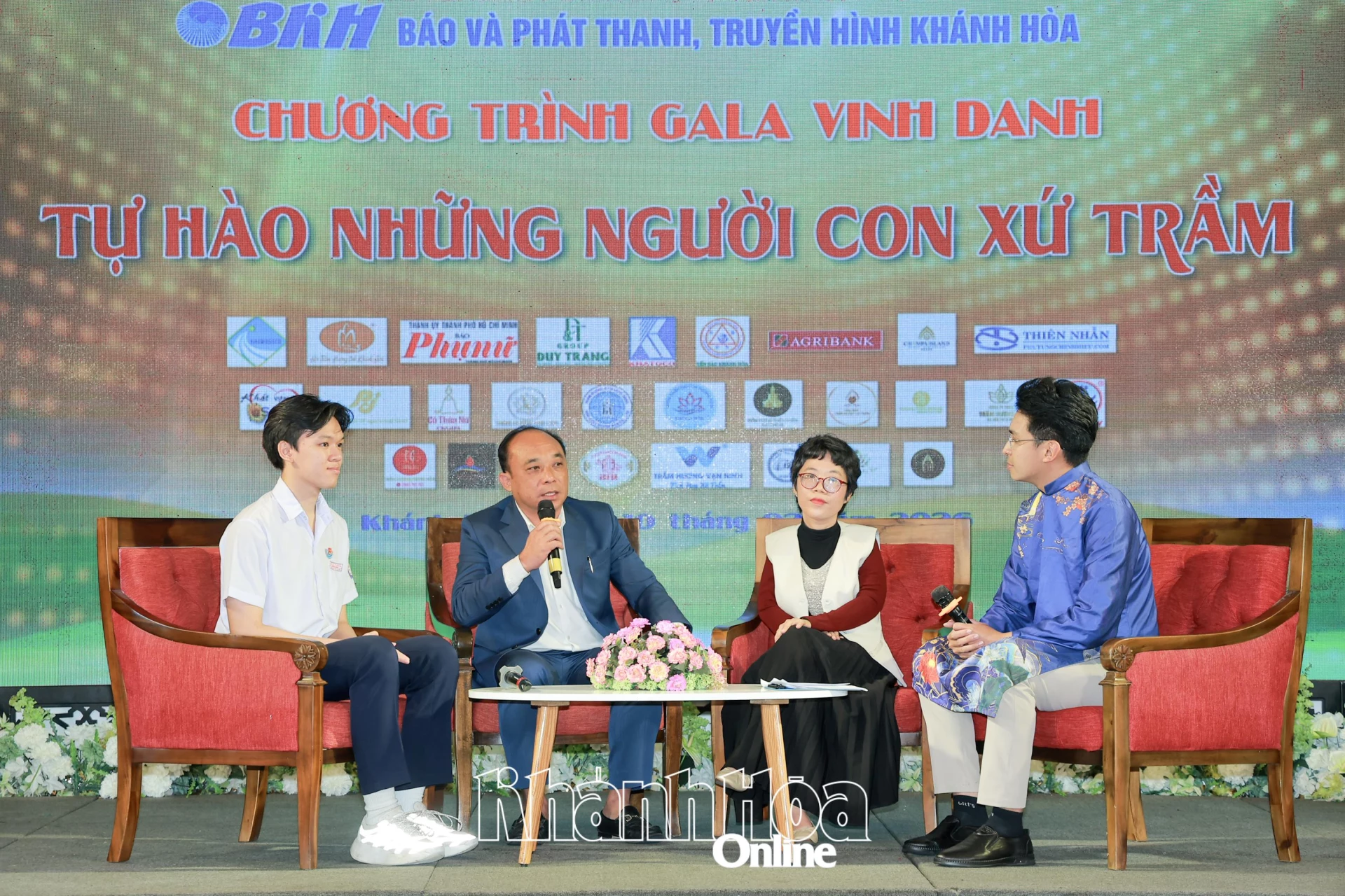 Phần giao lưu với các cá nhân tiêu biểu trong chương trình.