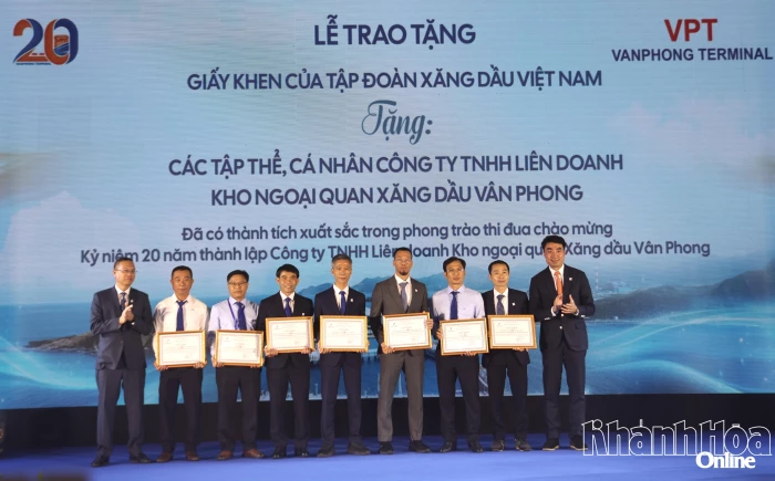 Công ty TNHH Liên doanh Kho Ngoại quan Xăng dầu Vân Phong kỷ niệm 20 năm thành lập