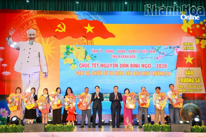 Ấm áp cầu truyền hình trực tuyến chúc Tết cán bộ, chiến sĩ, Nhân dân đặc khu Trường Sa