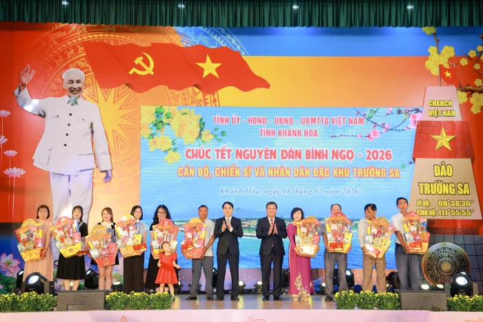 Ấm áp cầu truyền hình chúc Tết Trường Sa