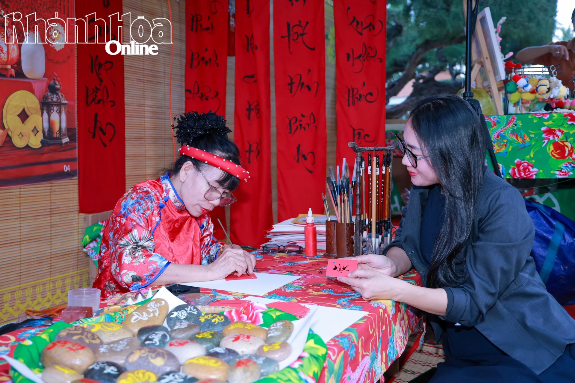 Gian hàng giới thiệu về nghệ thuật thư pháp Việt.