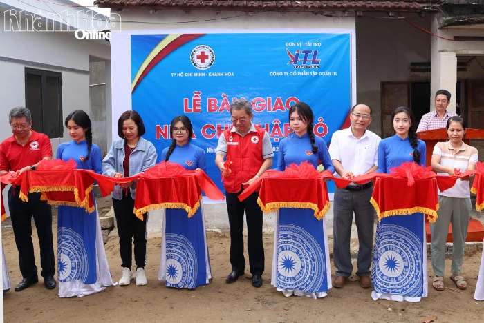 Bàn giao 10 nhà Chữ thập đỏ cho người dân bị ảnh hưởng bởi mưa lũ ở xã Diên Điền