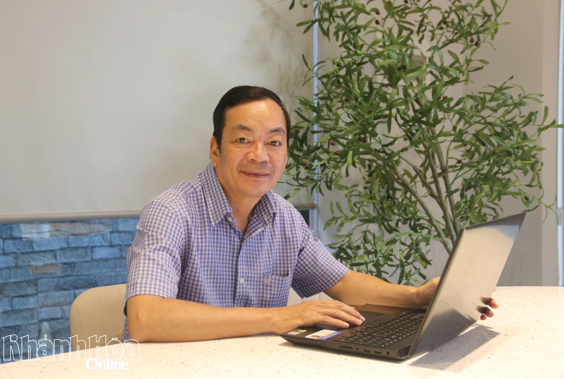 Ông Nguyễn Văn Thiện nghiên cứu phát triển hệ thống Chatbot AI y khoa. 