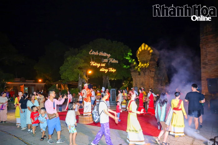 Khẩn trương xây dựng phiên bản mới của chương trình “Lung linh huyền thoại”