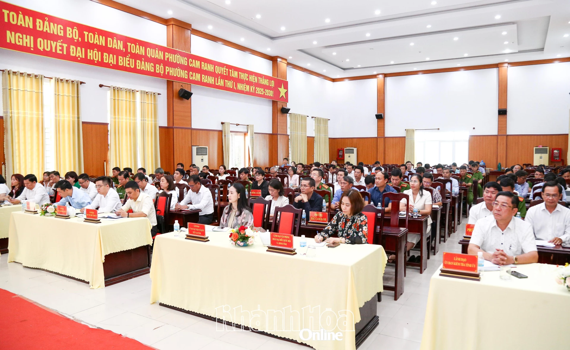 Lãnh đạo các sở, ngành, địa phương tham dự buổi làm việc