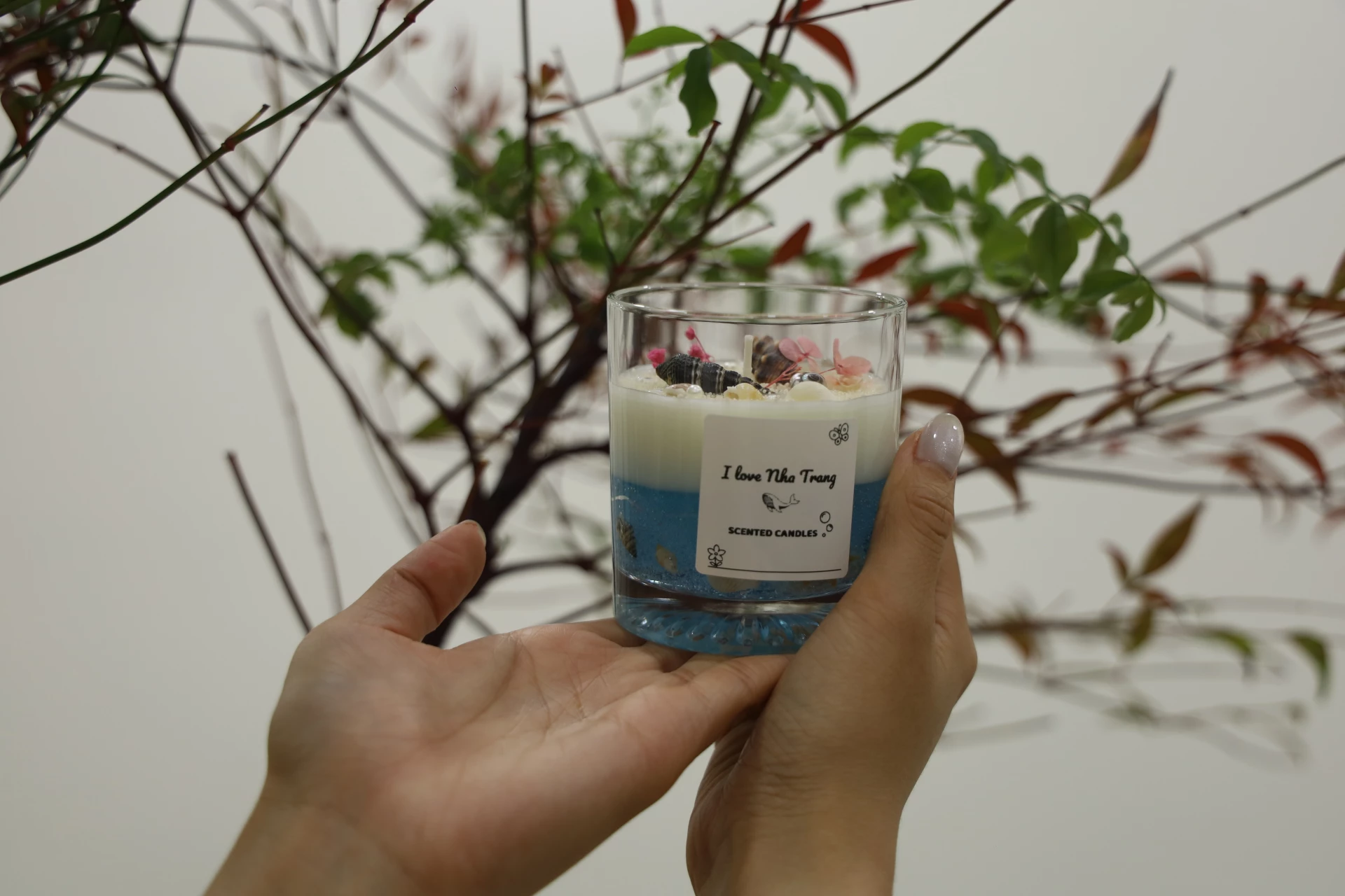 Hũ nến thơm với thông điệp “I love Nha Trang” (Tôi yêu Nha Trang) - thành quả sau hơn 2 tiếng trải nghiệm của chị Bích Ngọc.