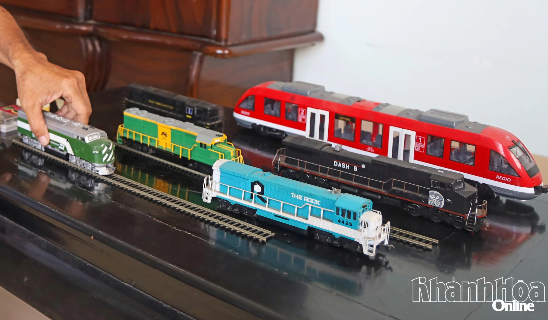 Trong bộ sưu tập của ông Tuấn
có nhiều mô hình xe lửa của các quốc gia.