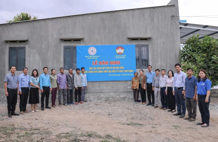 Bàn giao 5 căn nhà Đại đoàn kết cho hộ nghèo tại xã Nam Cam Ranh