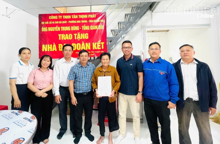 Phường Ninh Chử trao 3 căn nhà Đại đoàn kết cho hộ cận nghèo