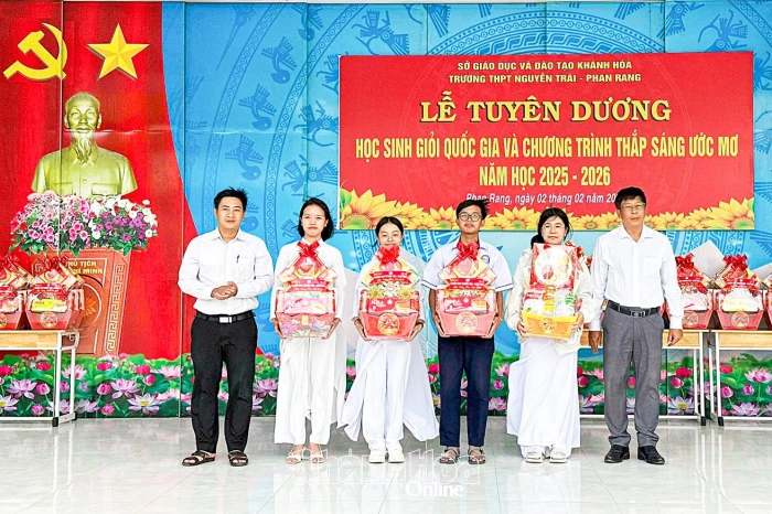 Xuân ấm áp với học sinh có hoàn cảnh khó khăn