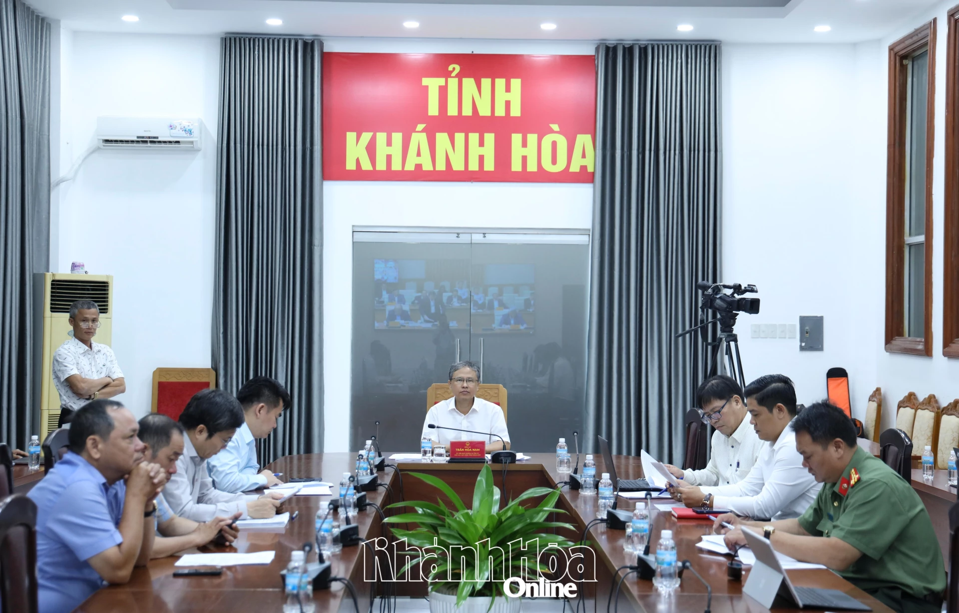 Đồng chí Trần Hòa Nam tham dự phiên họp tại điểm cầu Khánh Hòa.