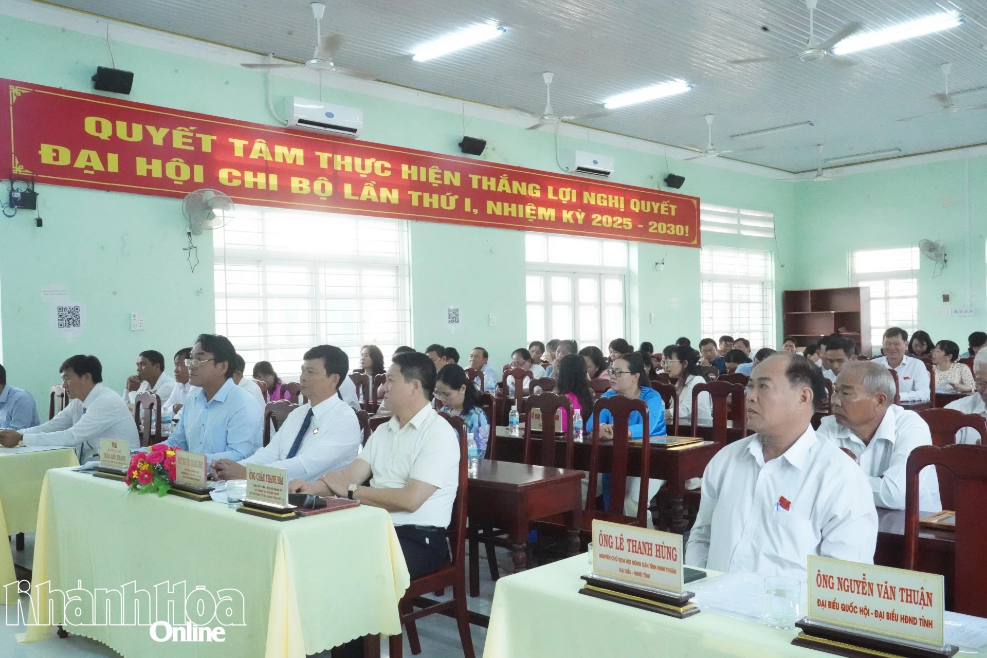 Các đại biểu tham dự hội nghị.