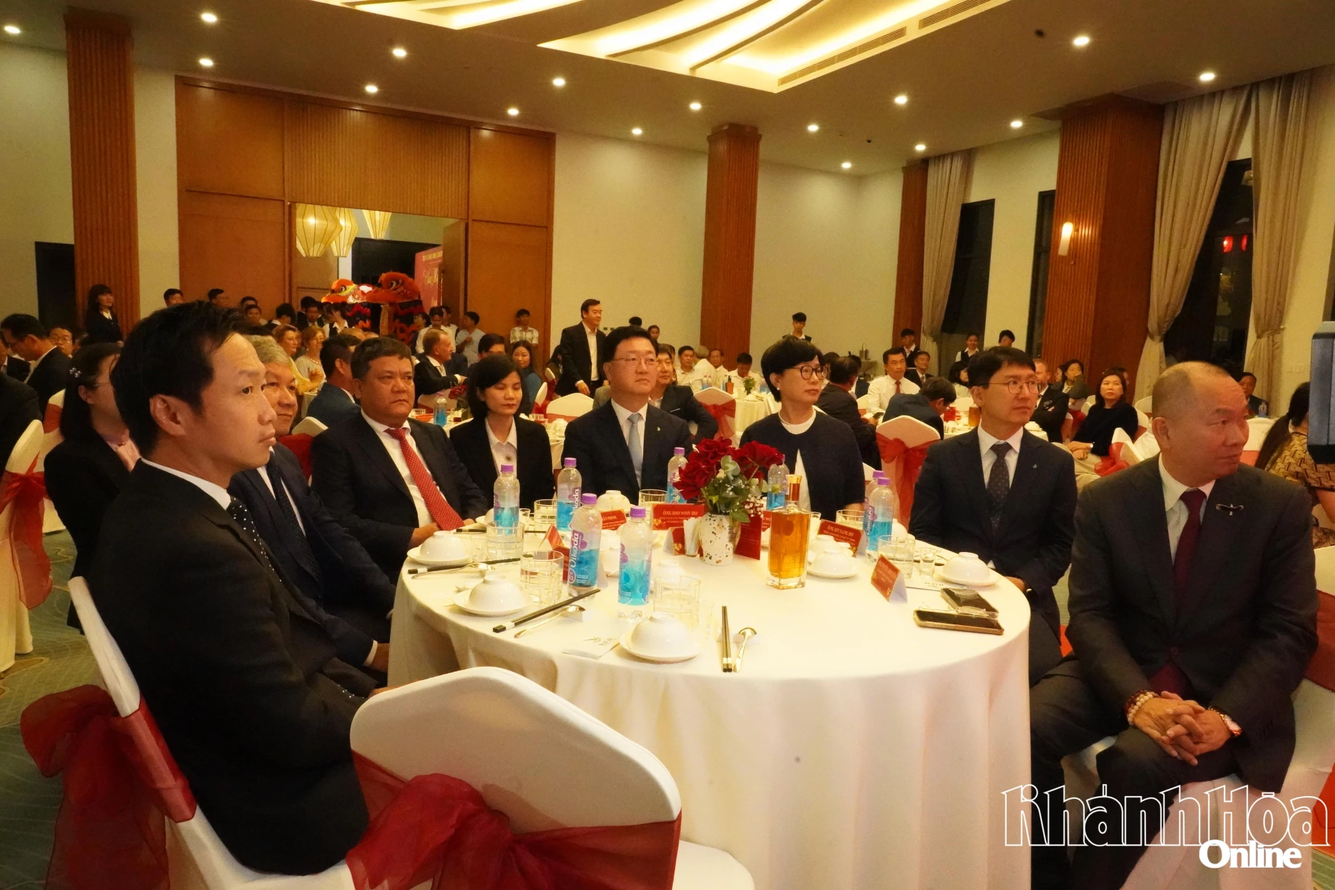 Các đại biểu tham dự chương trình.