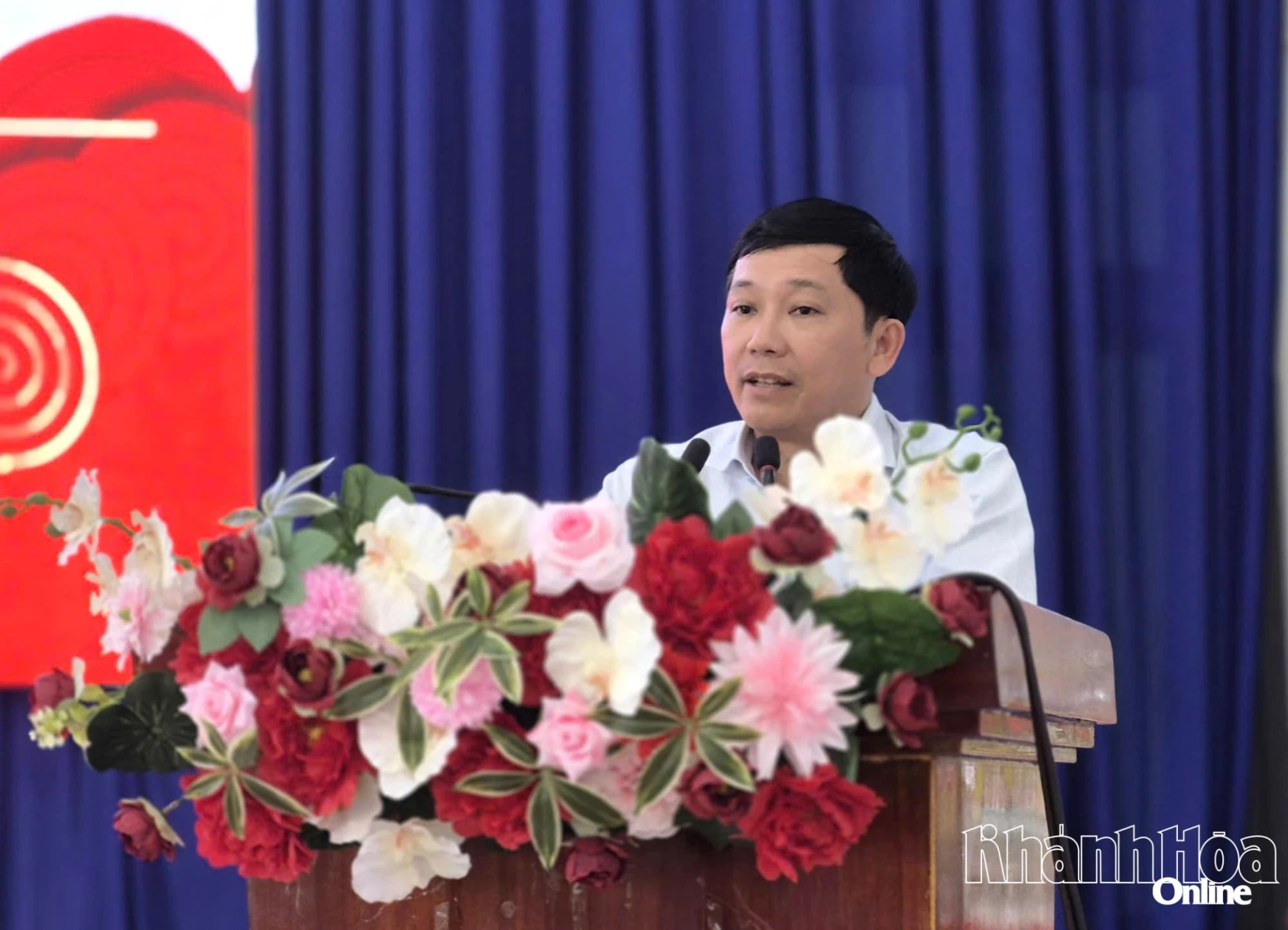 Ông Bạch Văn Dương - Phó Giám đốc Sở Dân tộc và Tôn giáo phát biểu tại buổi gặp mặt