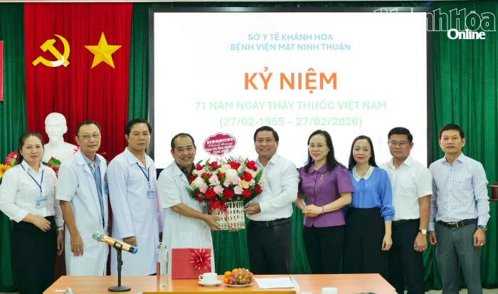 Phó Bí thư Tỉnh ủy, Chủ tịch HĐND tỉnh Lâm Đông thăm, chúc mừng các cơ sở y tế khu vực phía nam tỉnh Khánh Hòa