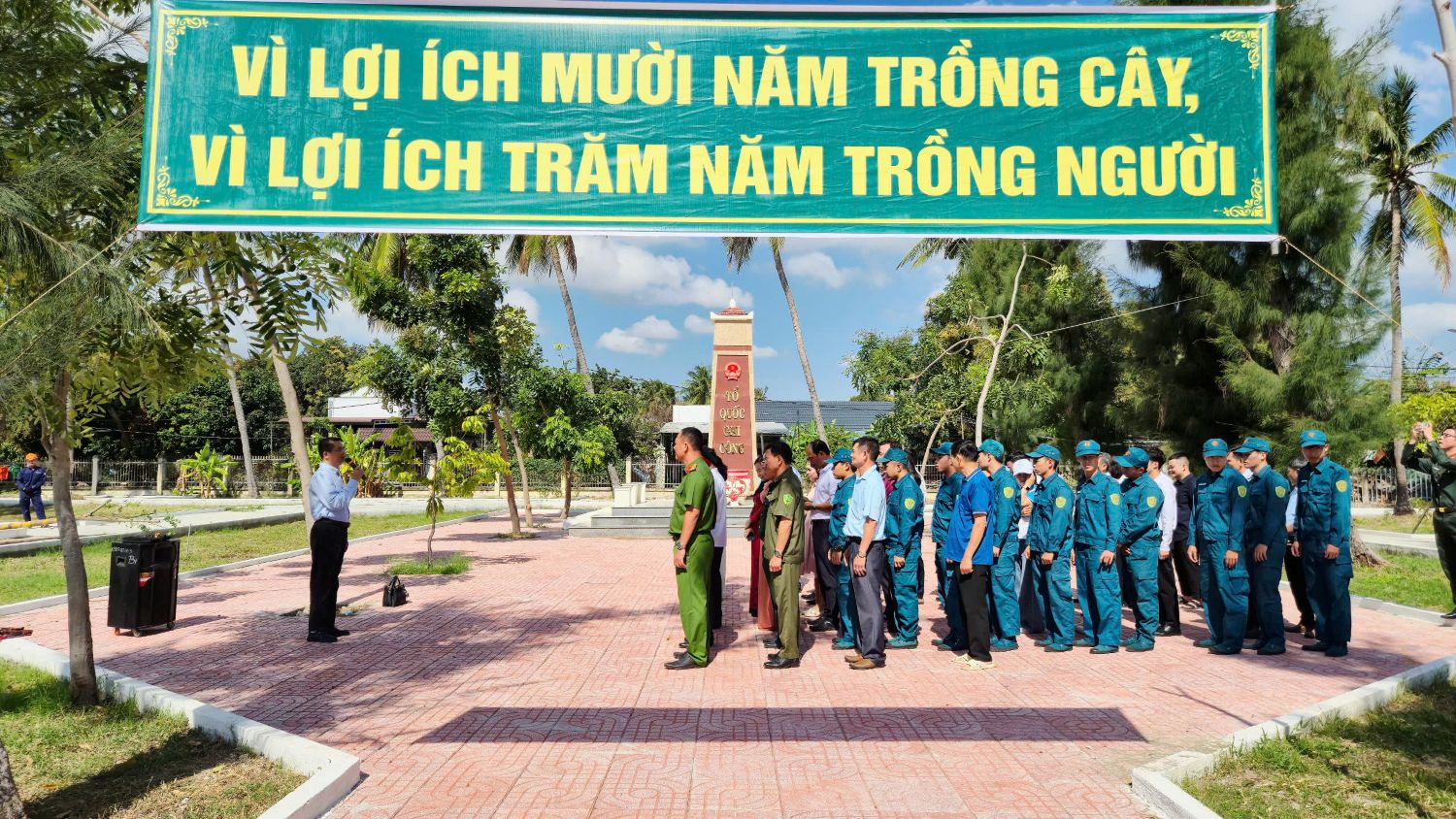 Quang cảnh lễ phát động.