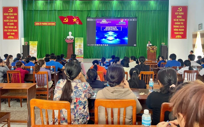 Đoàn Thanh niên phường Cam Ranh phối hợp tư vấn xuất khẩu lao động và du học