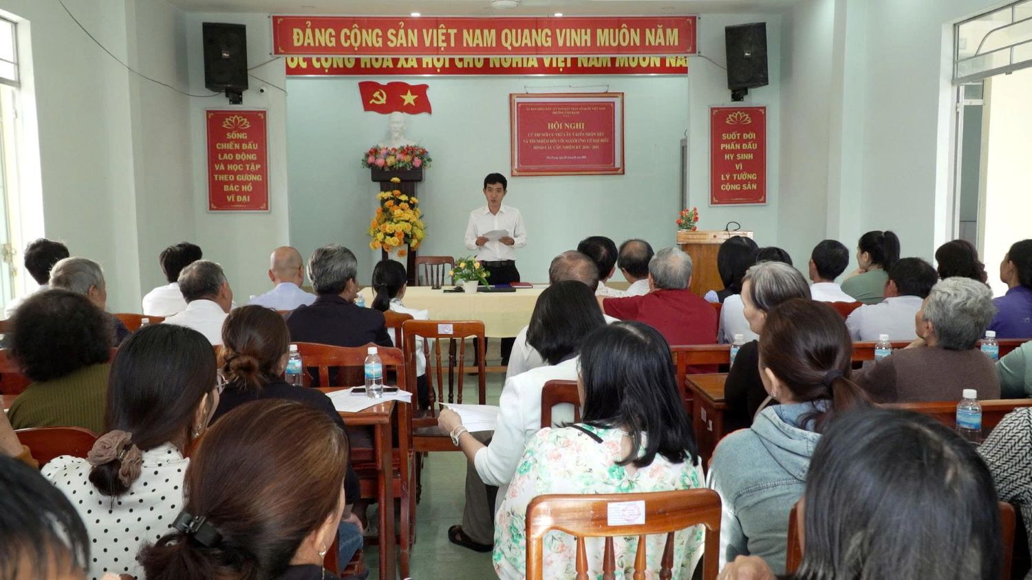 Quang cảnh hội nghị.