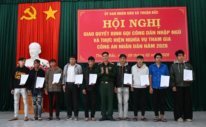 Xã Thuận Bắc tổ chức trao quyết định gọi công dân nhập ngũ năm 2026