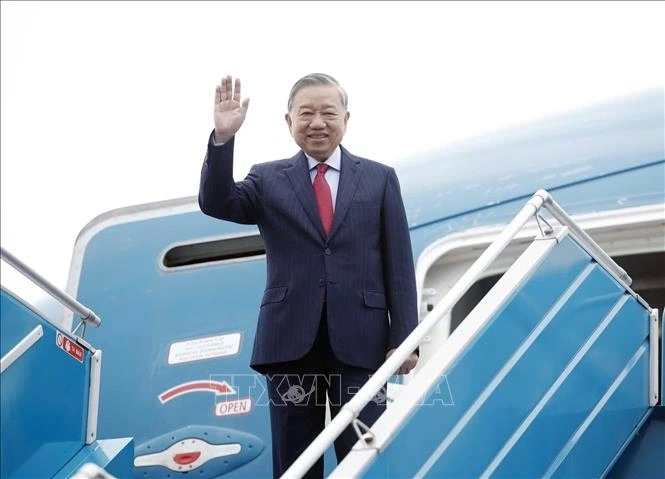 Tổng Bí thư Tô Lâm rời Hà Nội, lên đường tham dự cuộc họp khai mạc Hội đồng Hòa bình về Gaza. (Ảnh: TTXVN))